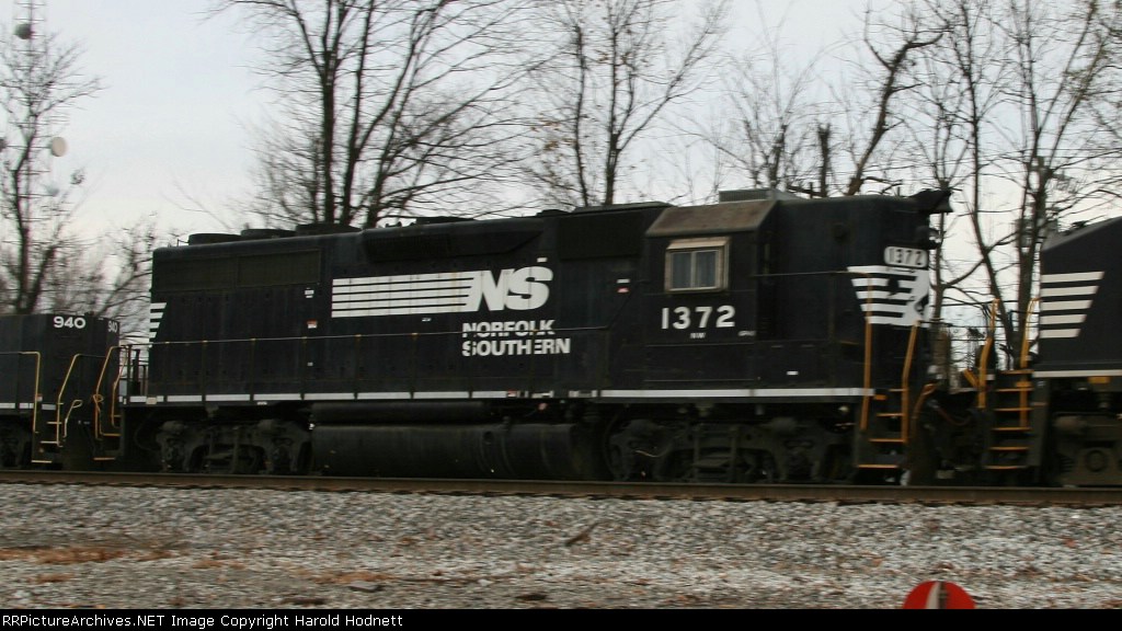 NS 1372 is in a consist on a northbound train